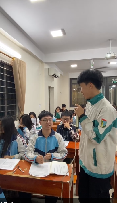 Giờ Văn của các em lớp 12 chuẩn bị thi THPT 2025